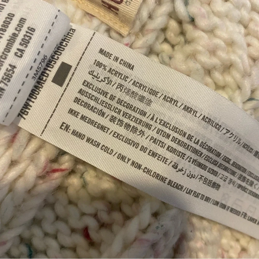 Hollister Confetti Cable Knit Tassel Winter Scarf